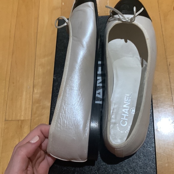 WOMENS CHANEL SIZE 41 BLACK AND WHITE LEATHER BALLET FLATS IN BOX - Picture 5 of 14